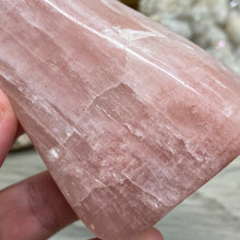 Bild in Galerie-Viewer laden, Rose Calcite Freeform #02