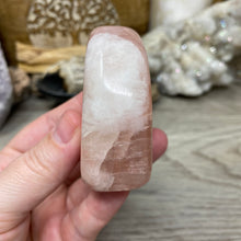 Bild in Galerie-Viewer laden, Rose Calcite Freeform #05