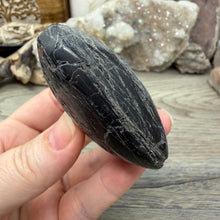 Bild in Galerie-Viewer laden, Black Tourmaline with Hematite Heart #18