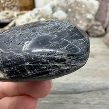 Bild in Galerie-Viewer laden, Black Tourmaline with Hematite Heart #18
