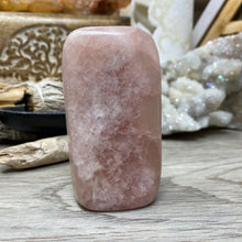 Bild in Galerie-Viewer laden, Rose Calcite Freeform #08