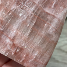 Bild in Galerie-Viewer laden, Rose Calcite Freeform #10