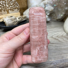 Bild in Galerie-Viewer laden, Rose Calcite Freeform #11