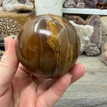 Bild in Galerie-Viewer laden, Tiger Iron 65mm Sphere #01