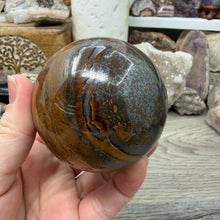 Bild in Galerie-Viewer laden, Tiger Iron 65mm Sphere #01