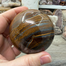 Bild in Galerie-Viewer laden, Tiger Iron 65mm Sphere #01