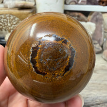 Bild in Galerie-Viewer laden, Tiger Iron 65mm Sphere #01
