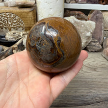 Bild in Galerie-Viewer laden, Tiger Iron 65mm Sphere #03