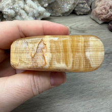 Bild in Galerie-Viewer laden, Honey Calcite Freeform #01