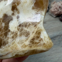 Bild in Galerie-Viewer laden, Honey Calcite Freeform #01