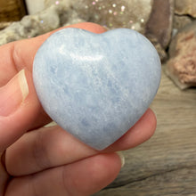 将图像加载到图库查看器中,Blue Calcite Small Heart Palm Stone Set #01