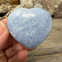 将图像加载到图库查看器中,Blue Calcite Small Heart Palm Stone Set #03