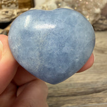 将图像加载到图库查看器中,Blue Calcite Small Heart Palm Stone Set #03