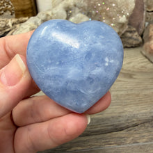 Cargar imagen en el visor de la galería, Blue Calcite Small Heart Palm Stone Set #06