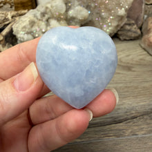 Cargar imagen en el visor de la galería, Blue Calcite Small Heart Palm Stone Set #06