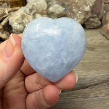 Cargar imagen en el visor de la galería, Blue Calcite Small Heart Palm Stone Set #06