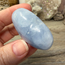Cargar imagen en el visor de la galería, Blue Calcite Small Heart Palm Stone Set #07