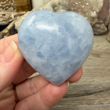 Cargar imagen en el visor de la galería, Blue Calcite Small Heart Palm Stone Set #07