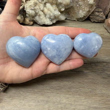 Carica l'immagine nel visualizzatore di Gallery, Blue Calcite Small Heart Palm Stone Set #08