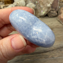 Carica l'immagine nel visualizzatore di Gallery, Blue Calcite Small Heart Palm Stone Set #08