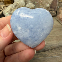 Carica l'immagine nel visualizzatore di Gallery, Blue Calcite Small Heart Palm Stone Set #08
