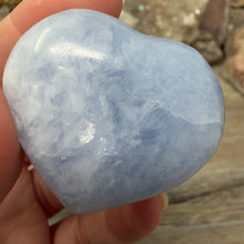 Carica l'immagine nel visualizzatore di Gallery, Blue Calcite Small Heart Palm Stone Set #08
