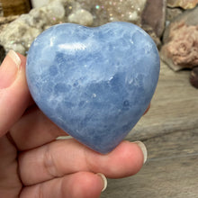 Cargar imagen en el visor de la galería, Blue Calcite Small Heart Palm Stone Set #09