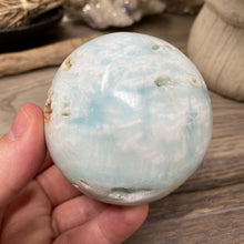 Bild in Galerie-Viewer laden, Blue Aragonite 65mm Sphere #03