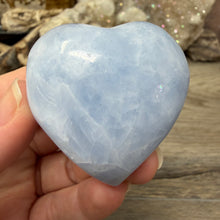 Cargar imagen en el visor de la galería, Blue Calcite Small Heart Palm Stone Set #11