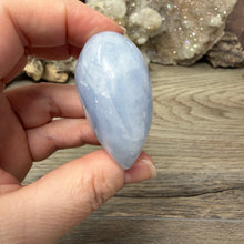 Cargar imagen en el visor de la galería, Blue Calcite Small Heart Palm Stone Set #11