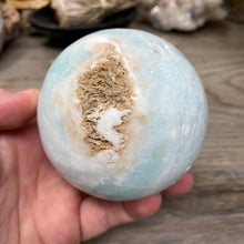 Bild in Galerie-Viewer laden, Blue Aragonite 73mm Sphere #04