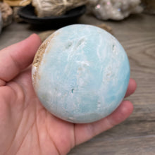 Bild in Galerie-Viewer laden, Blue Aragonite 73mm Sphere #04