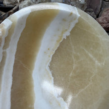 Cargar imagen en el visor de la galería, Onyx Banded Morocco 4.5" Bowl #01