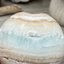 Bild in Galerie-Viewer laden, Blue Aragonite 76mm Sphere #05