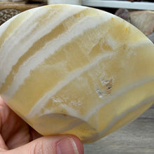 Bild in Galerie-Viewer laden, Onyx Banded Morocco 4.5" Bowl #04