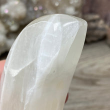Bild in Galerie-Viewer laden, Lemon Calcite Moon #01