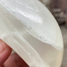 Bild in Galerie-Viewer laden, Lemon Calcite Moon #01