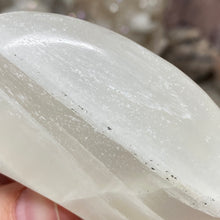 Bild in Galerie-Viewer laden, Lemon Calcite Moon #01