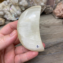 Bild in Galerie-Viewer laden, Lemon Calcite Moon #02