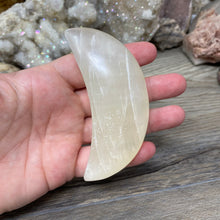 Bild in Galerie-Viewer laden, Lemon Calcite Moon #03