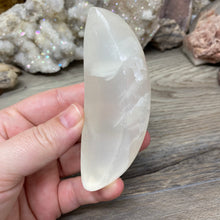 Bild in Galerie-Viewer laden, Lemon Calcite Moon #04