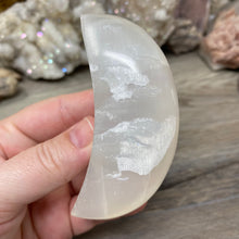 Bild in Galerie-Viewer laden, Lemon Calcite Moon #04