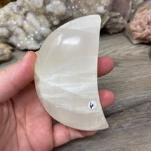 Bild in Galerie-Viewer laden, Lemon Calcite Moon #06