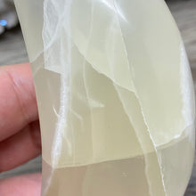 将图像加载到图库查看器中,Lemon Calcite Moon #07