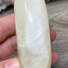 将图像加载到图库查看器中,Lemon Calcite Moon #07