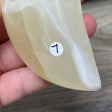 将图像加载到图库查看器中,Lemon Calcite Moon #07