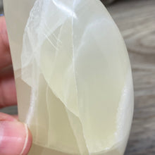 将图像加载到图库查看器中,Lemon Calcite Moon #07