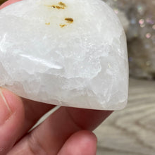 Bild in Galerie-Viewer laden, Lemon Calcite Heart Palm Stone #04