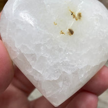 Bild in Galerie-Viewer laden, Lemon Calcite Heart Palm Stone #04