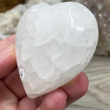 Bild in Galerie-Viewer laden, Lemon Calcite Heart Palm Stone #04